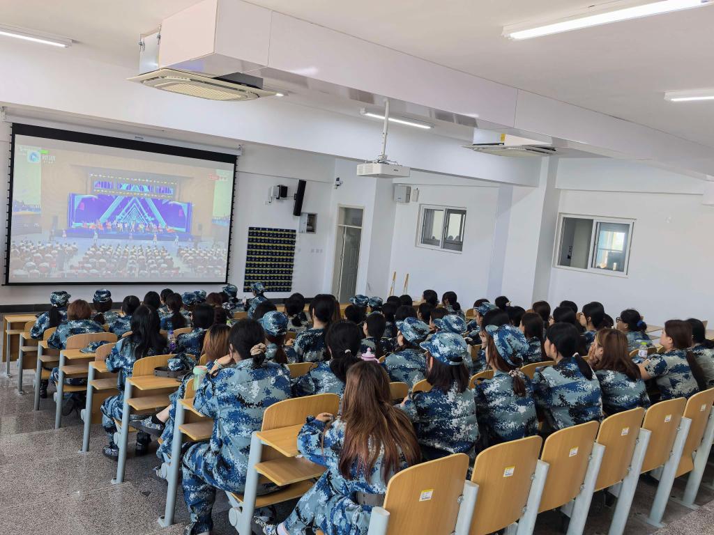 校地同心育新人 青春筑梦更好潍坊——我校组织师生收看潍坊市2026级大学生集体开学典礼-潍坊食品科技职业学院 配图 2